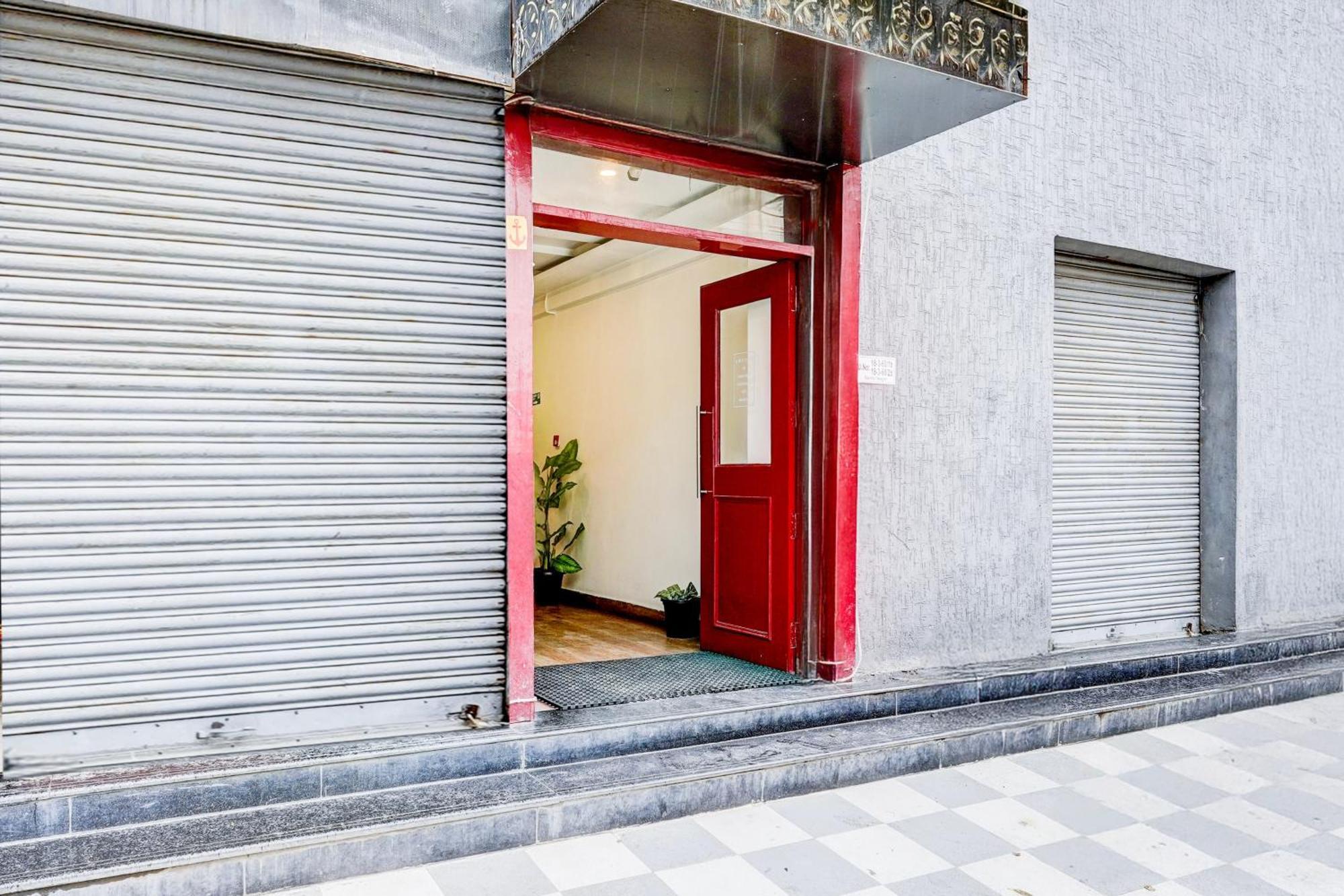 فندق Super Townhouse تيروباتي المظهر الخارجي الصورة